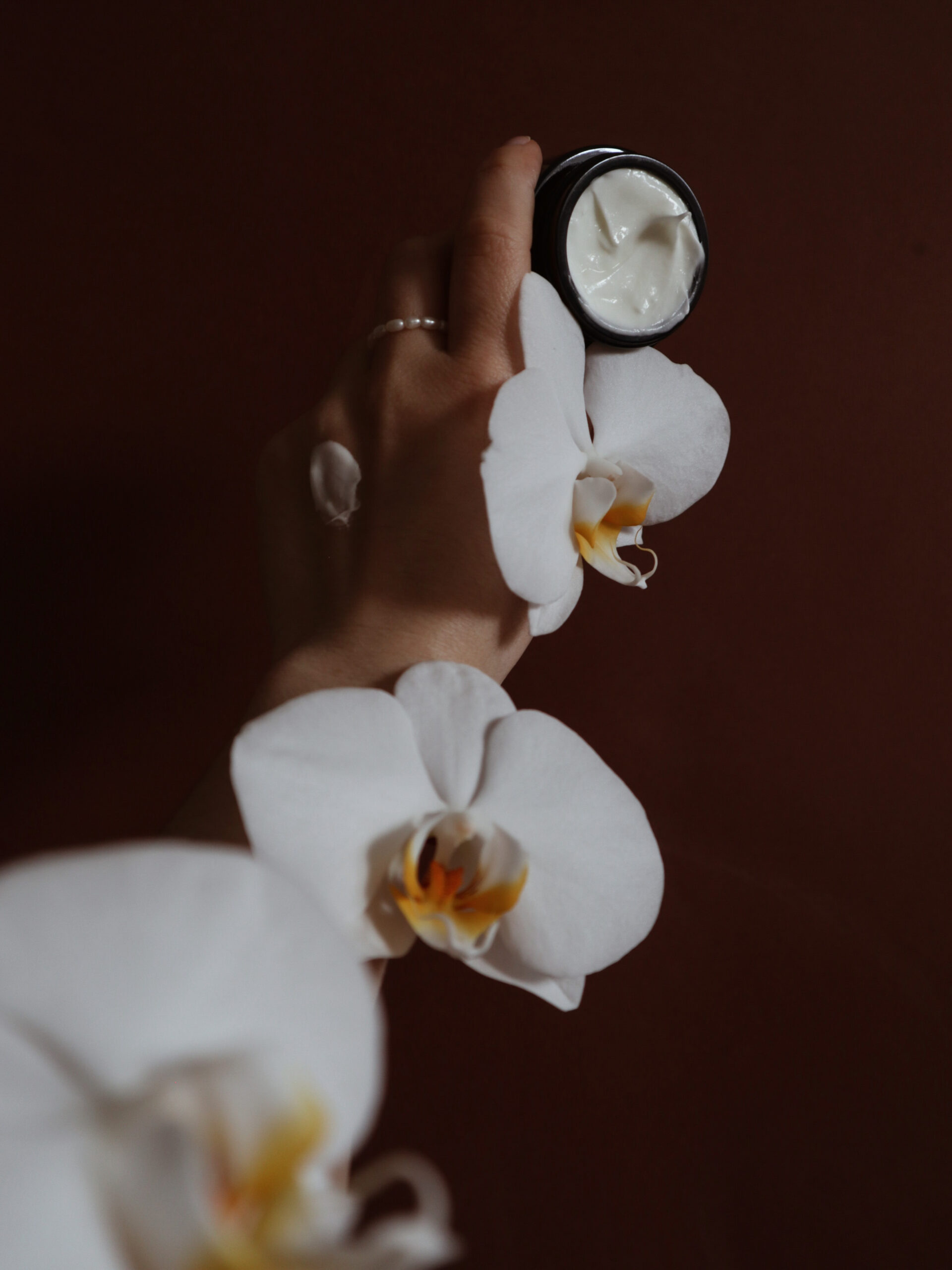 Które filtry przeciwsłoneczne chronią skórę lepiej? O&nbsp;rodzajach i&nbsp;mechanizmie działania filtrów UV