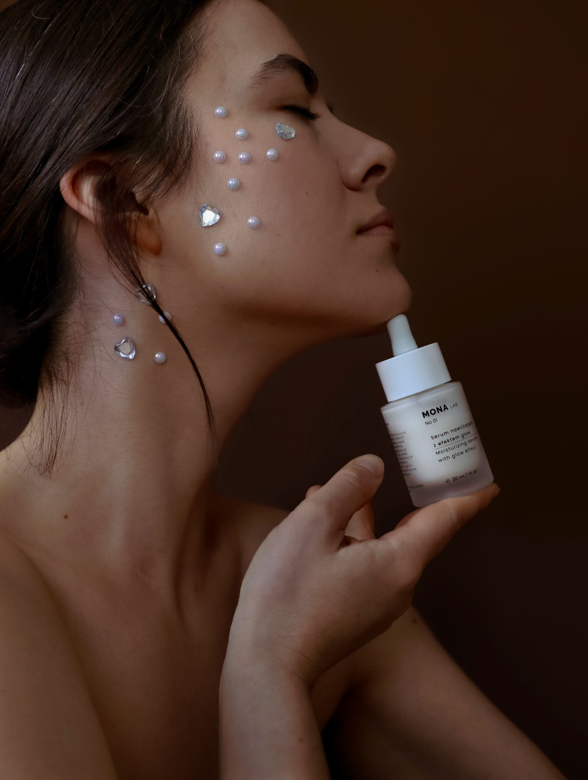 Odwieczna walka z&nbsp;upływającym czasem – czy&nbsp;kosmetyka przeciwstarzeniowa ma&nbsp;sens? Recenzja produktów Mona Lab