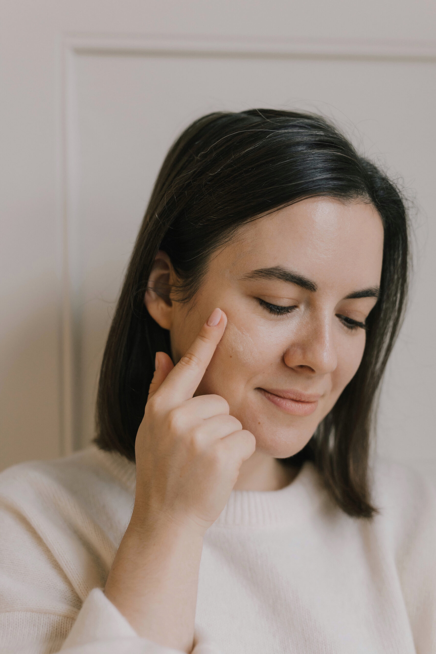 Wszystko co&nbsp;musisz wiedzieć o&nbsp;retinoidach – mechanizm działania, badania oraz&nbsp;sprawdzone produkty